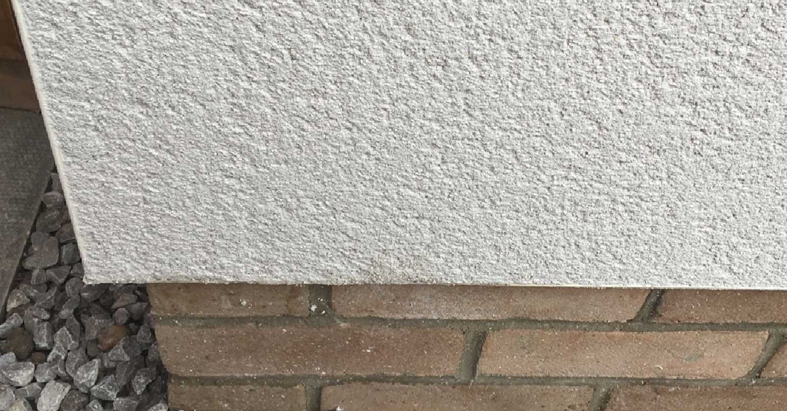 Chipped render wall - After repair